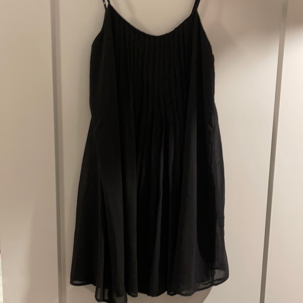 VS black lined dress